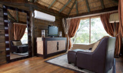 mivumo_lodge__suite_loungec11bb1