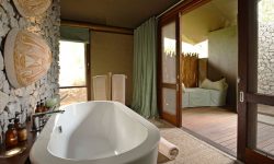 southafrican_safari_ngala_tented_camp_bathroom