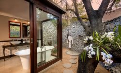 andbeyond-ngala-safari-lodge-family-cottage-bathroom2