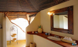 lewa-safari-camp-bathroom